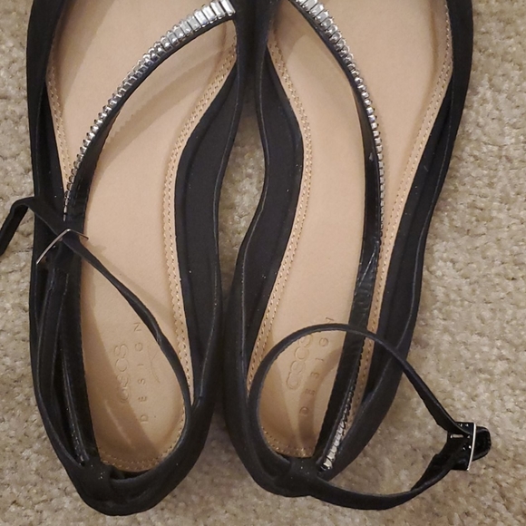 Shoed - Picture 2 of 3